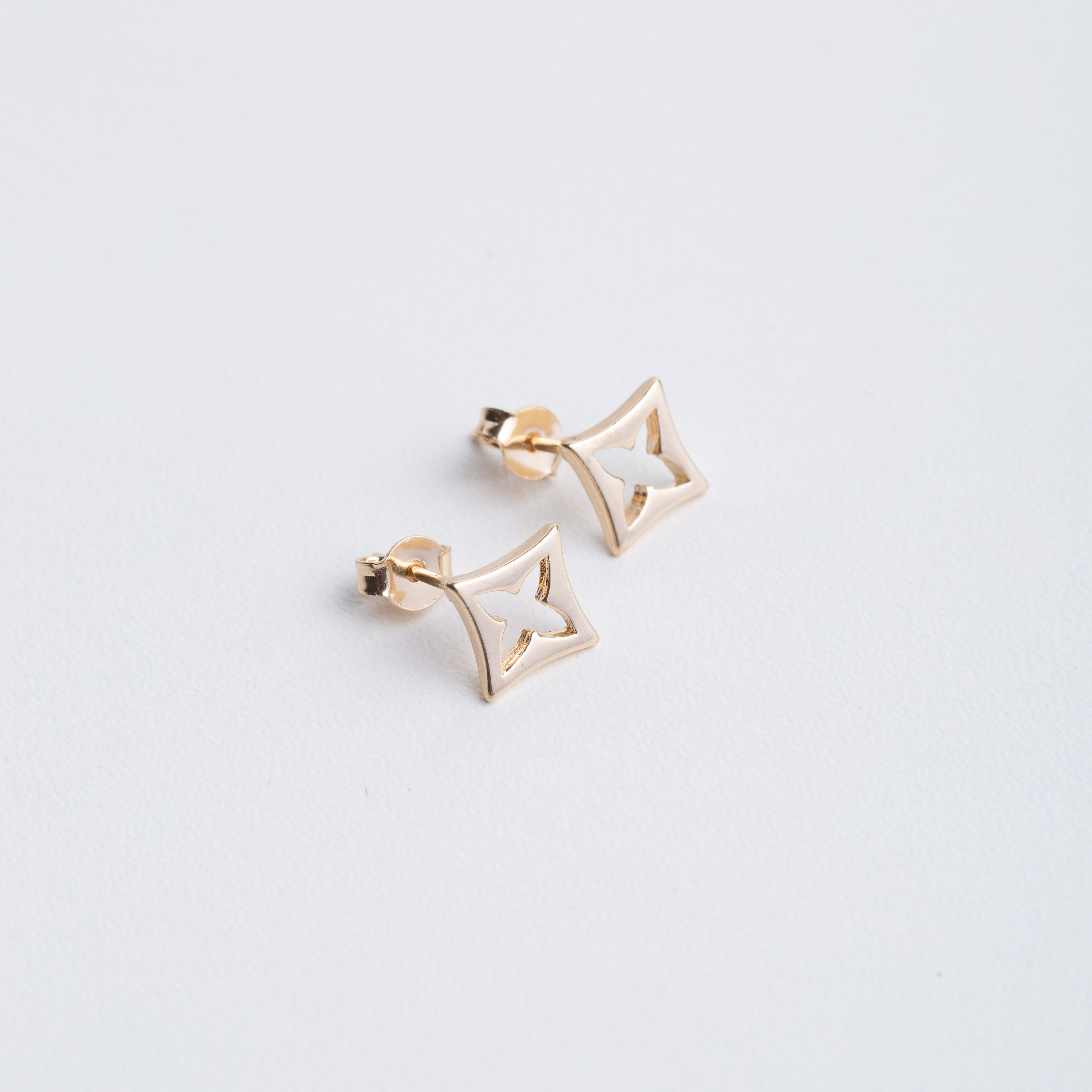 19772 Square Cutout Gold Earrings 